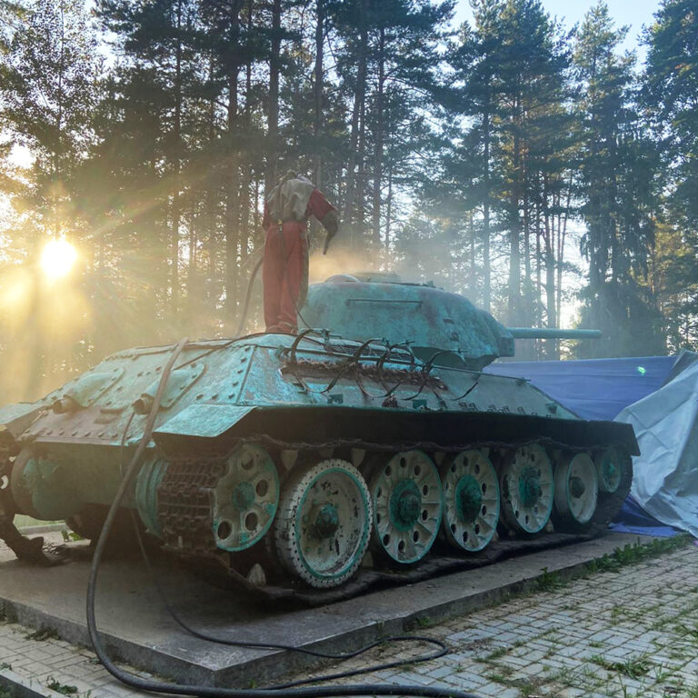 Пескоструйная очистка танка Т-34