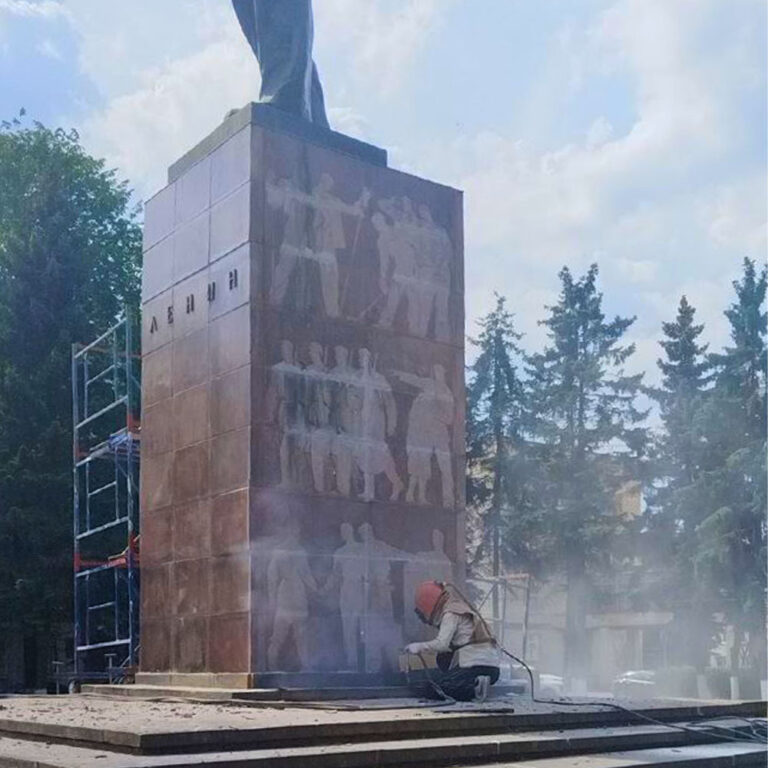 Реставрация памятника В.И. Ленину